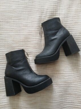 Current Mood Black Platform Ankle Boots with Ring-Zip